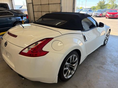 Used 2014 Nissan 370Z Touring RWD image 5