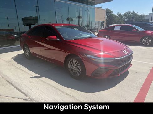 Used 2024 Hyundai Elantra SEL FWD image 3