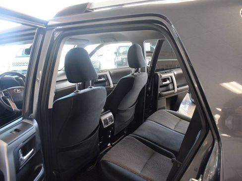 Used 2019 Toyota 4Runner SR5 AWD/4WD image 32