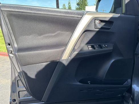 Used 2013 Toyota RAV4 XLE FWD image 27