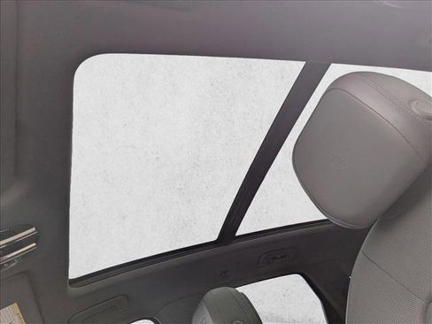 Used 2019 Porsche Cayenne E-Hybrid w/ Premium Package image 16