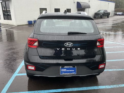 Certified 2022 Hyundai Venue SEL image 4