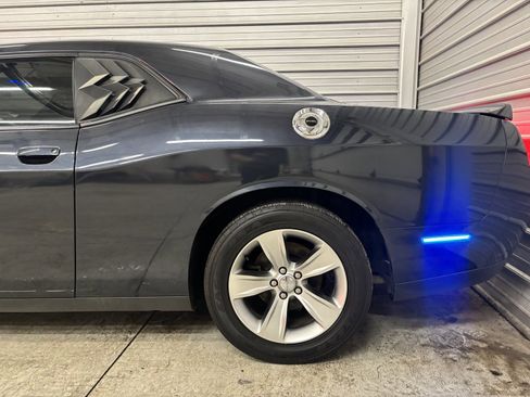 Used 2018 Dodge Challenger SXT image 6