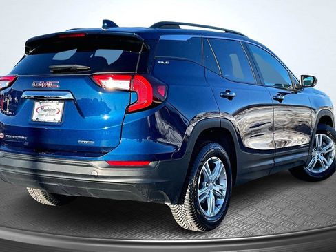 Used 2023 GMC Terrain SLE w/ Driver Convenience Package image 2