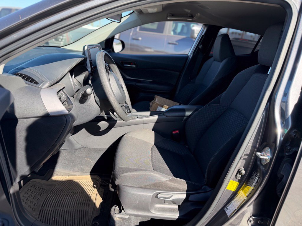 Used 2020 Toyota C-HR LE FWD image 5