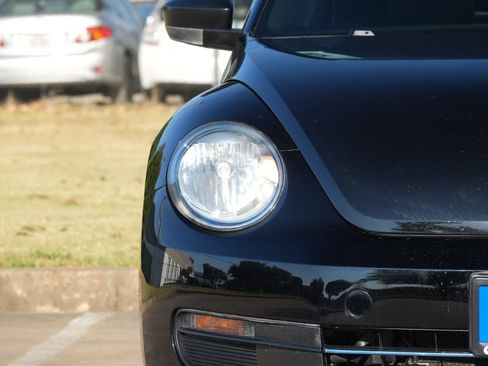 Used 2013 Volkswagen Beetle 2.5 FWD image 18