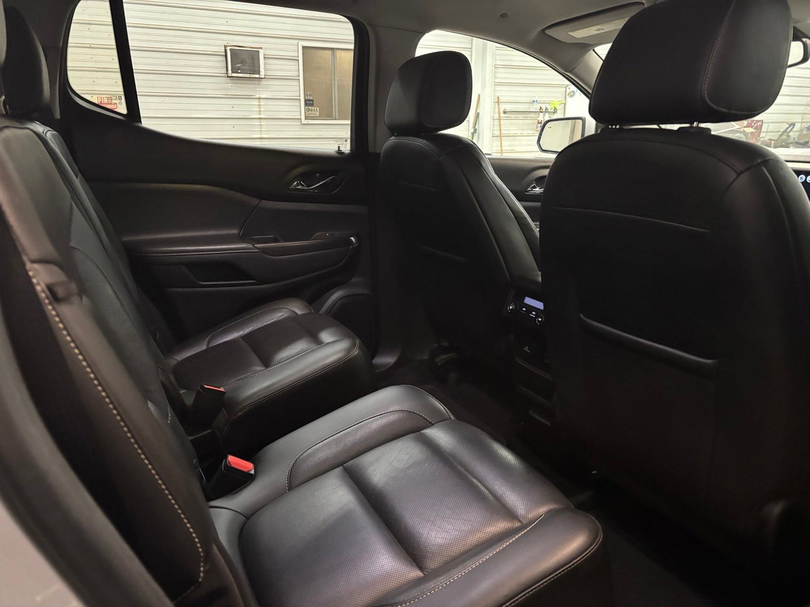 Used 2018 GMC Acadia SLT AWD/4WD image 32