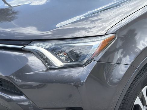 Used 2017 Toyota RAV4 LE FWD image 6