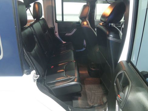 Used 2018 Jeep Wrangler Unlimited Sahara w/ Connectivity Group image 37