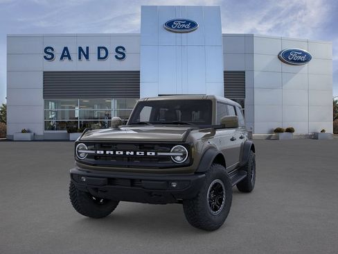 New 2026 Ford Bronco Outer Banks w/ Sasquatch Package AWD/4WD image 2