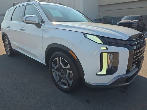Used 2023 Hyundai Palisade SEL w/ Premium Package AWD/4WD image 3