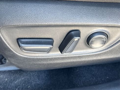 Used 2022 Toyota RAV4 XLE image 24