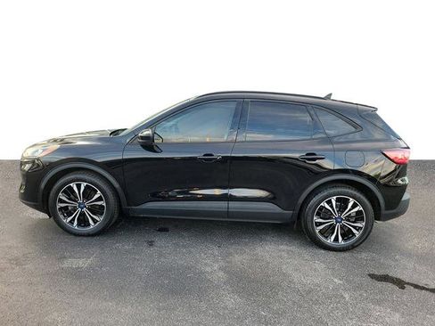 Used 2021 Ford Escape SE w/ SE Sport Appearance Package image 2