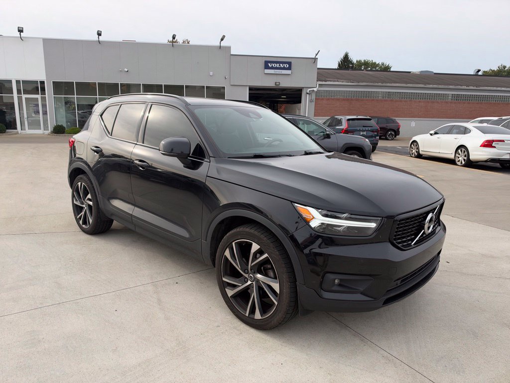 Used 2021 Volvo XC40 T5 R-Design w/ Climate Package AWD/4WD image 3