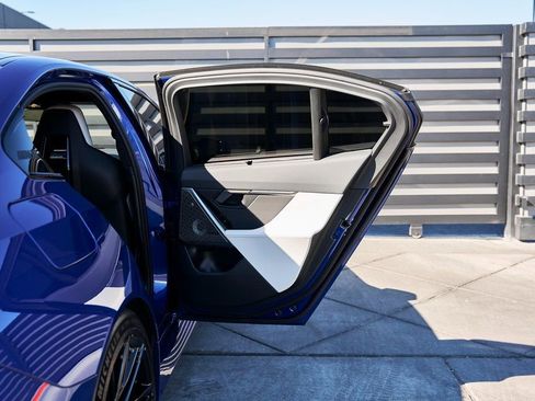 Used 2026 BMW M5 w/ Executive Package image 27