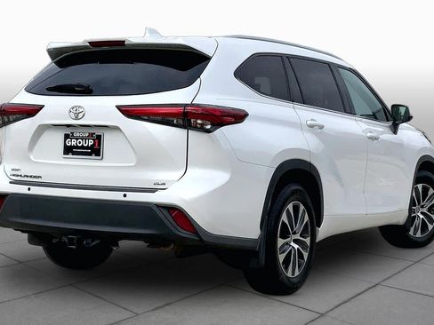 Used 2022 Toyota Highlander XLE FWD image 13