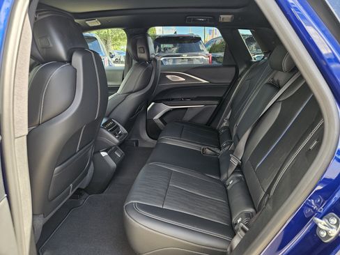 New 2026 Cadillac Lyriq V image 18