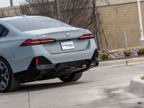 Used 2026 BMW i5 eDrive40 w/ M Sport Package image 6