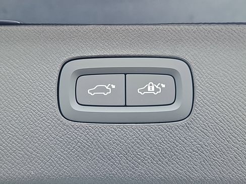 New 2026 Volvo XC90 B6 Plus w/ Protection Package Premier image 13