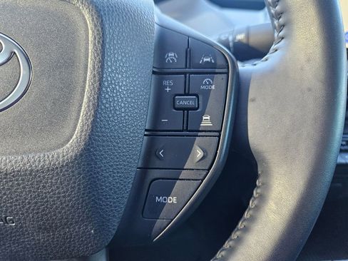 Used 2023 Toyota Prius LE image 18