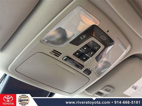 Used 2018 Toyota Sienna Limited Premium image 18