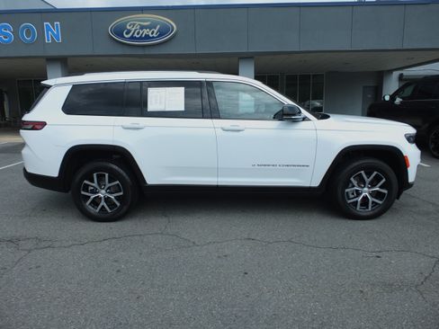Used 2023 Jeep Grand Cherokee L Limited AWD/4WD image 2