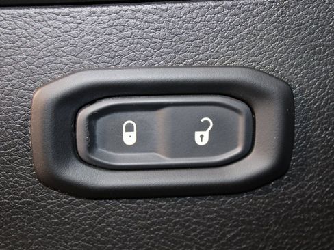 Used 2021 Jeep Wrangler Rubicon image 25