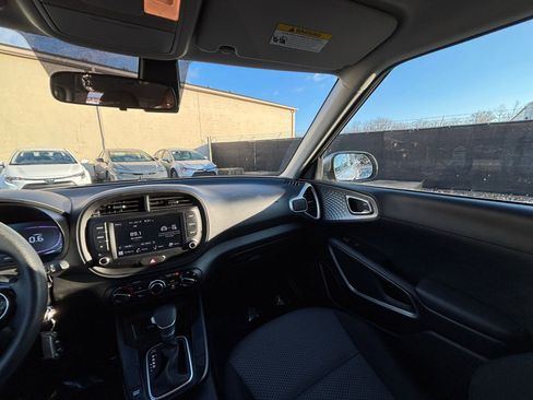 Used 2025 Kia Soul LX w/ LX Technology Package image 33