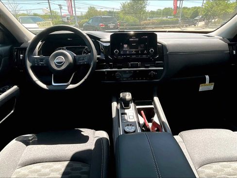 New 2025 Nissan Pathfinder SV image 11