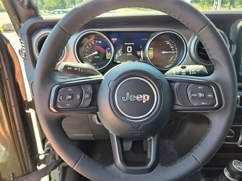 Used 2023 Jeep Wrangler Unlimited w/ Convenience Group AWD/4WD image 30