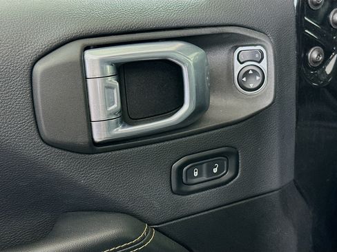 Used 2025 Jeep Wrangler Unlimited Sahara AWD/4WD image 15