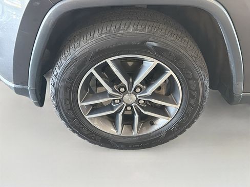 Used 2017 Jeep Grand Cherokee Limited AWD/4WD image 11