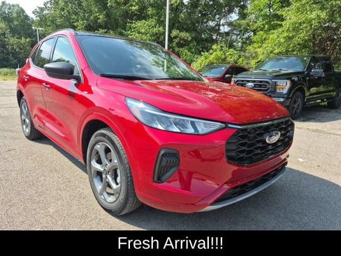Used 2023 Ford Escape ST-Line w/ Tech Pack #1 AWD/4WD image 5