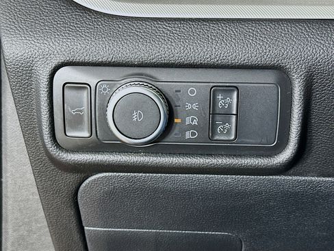 Used 2021 Ford Explorer XLT w/ Equipment Group 202A image 17