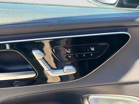 Used 2025 Mercedes-Benz GLC 43 AMG 4MATIC image 24