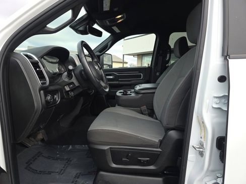 Used 2024 RAM 2500 Big Horn w/ Safety Group image 15