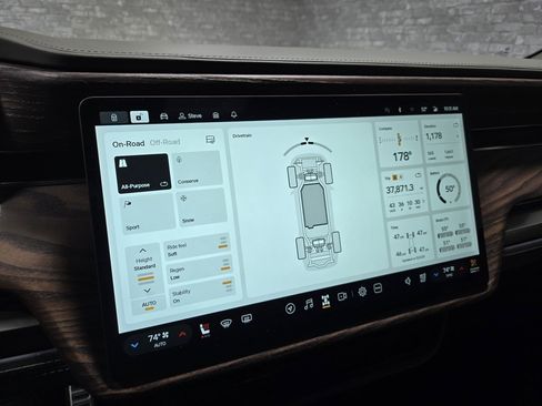 Used 2022 Rivian R1T Adventure image 20