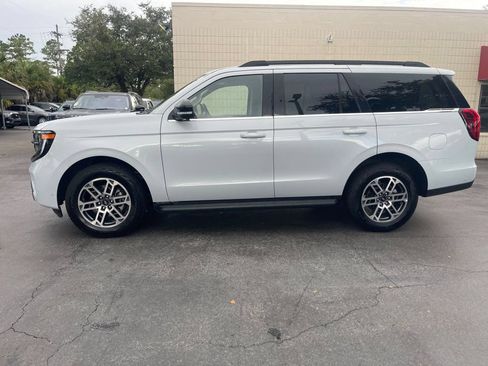 Used 2025 Ford Expedition Active AWD/4WD image 2