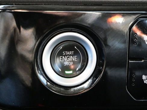 Used 2023 GMC Sierra 1500 SLT AWD/4WD image 23