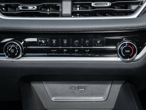 New 2026 Chevrolet Equinox LT w/ Safety and Technology Package image 27