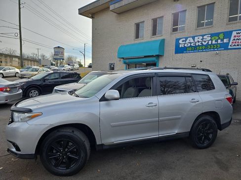 Used 2012 Toyota Highlander SE w/ Tow Pkg image 5