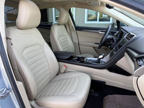 Used 2014 Ford Fusion SE w/ Equipment Group 502A FWD image 16