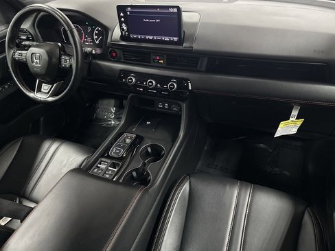 Used 2025 Honda Pilot TrailSport image 12