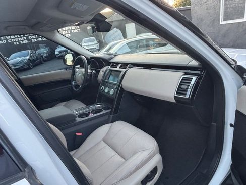 Used 2017 Land Rover Discovery SE image 27