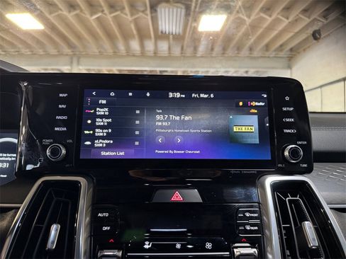 Certified 2023 Kia Sorento SX image 17