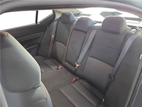 Used 2023 Nissan Altima 2.5 SV FWD image 12