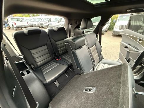 Used 2017 Kia Sorento SX image 32