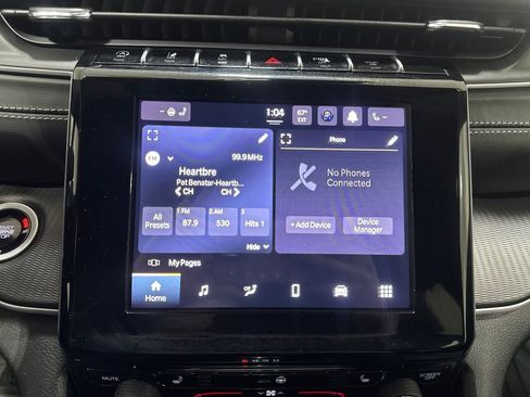 Used 2025 Jeep Grand Cherokee Altitude image 3