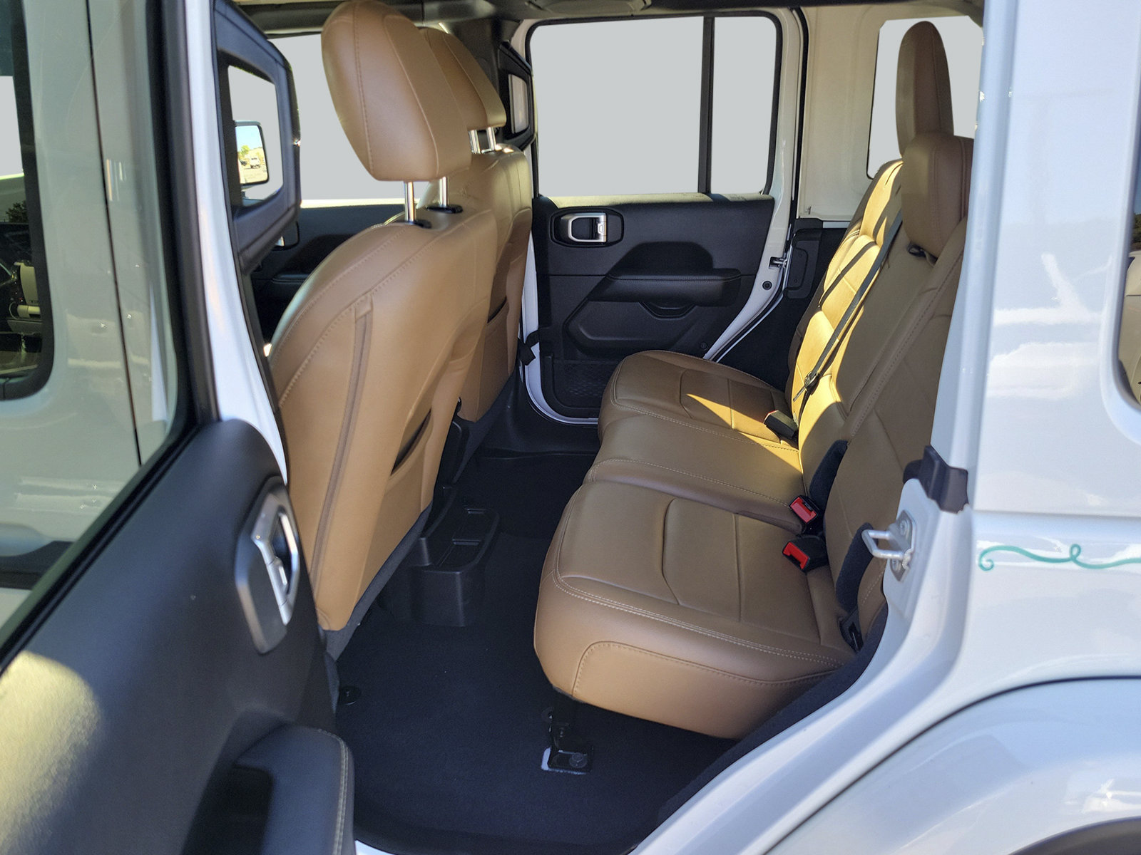 Used 2020 Jeep Wrangler Unlimited Sahara AWD/4WD image 28