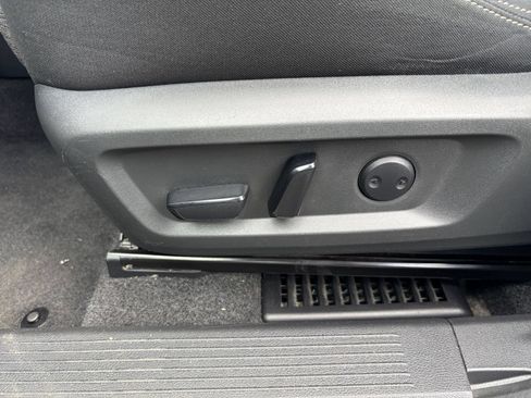 Used 2022 Nissan Rogue SV FWD image 21